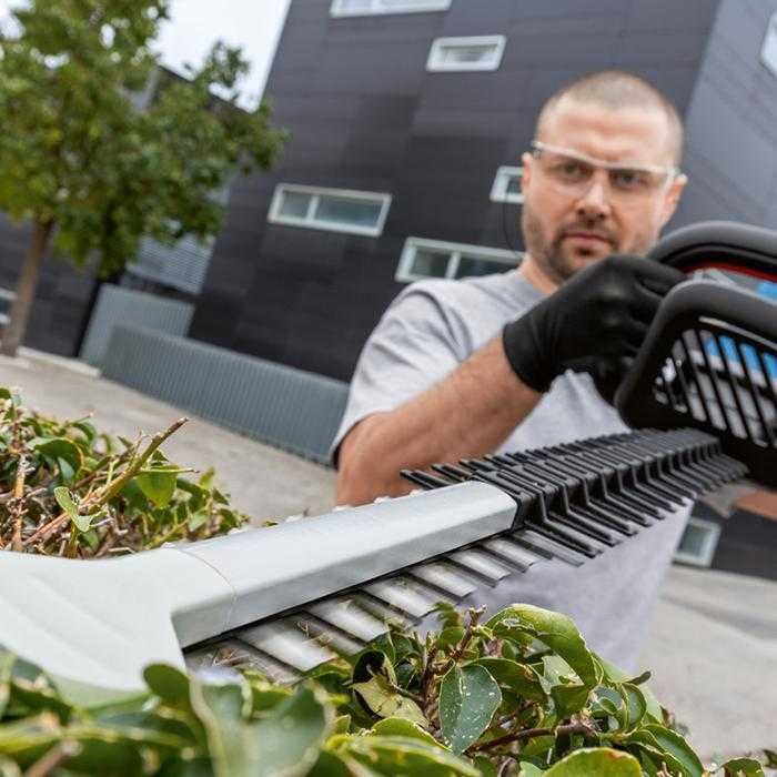 BOSCH GHE 18V-60 BRUSHLESS HEDGE CUTTER 18VOLT 60CM (UNIT ONLY) - Image 4