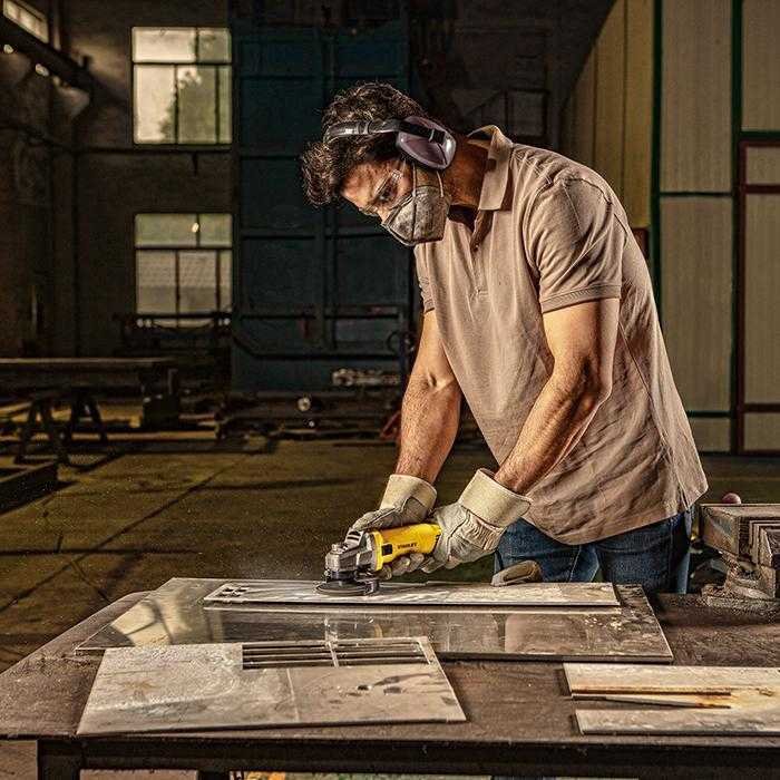 STANLEY SG5100 SMALL ANGLE GRINDER 580WATT 100MM 12000 RPM - Image 4