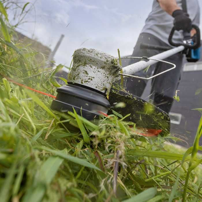 BOSCH GRT 18V-33 BRUSHLESS GRASS TRIMMER 18V WITH NYLON BLADES (UNIT ONLY) - Image 4